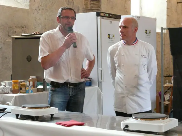 Jean-François Vavon, président de Caprinièvre et Dominique Fonseca, président d'honneur du concours et chef du restaurant « Le Coq Hardy » à Pouilly s
