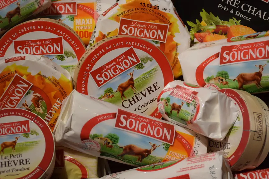 En signant les premiers un accord de partenariat avec une enseigne, le leader du fromage de chèvre Soignon veut servir de catalyseur pour toute la fil
