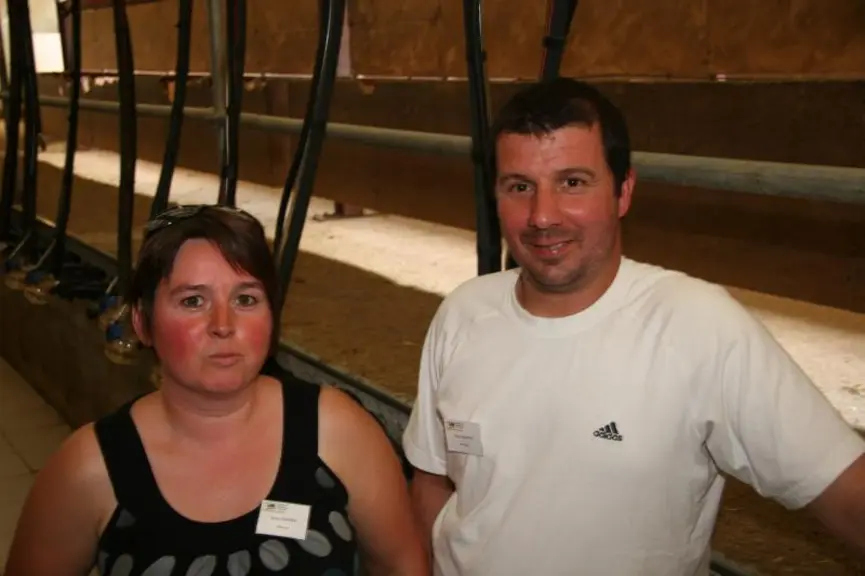 Karen et Bruno Bonnin envisagent maintenant d’augmenter le nombre de poste en salle de traite pour réduire les 3h15 par jour actuellement passé dans l