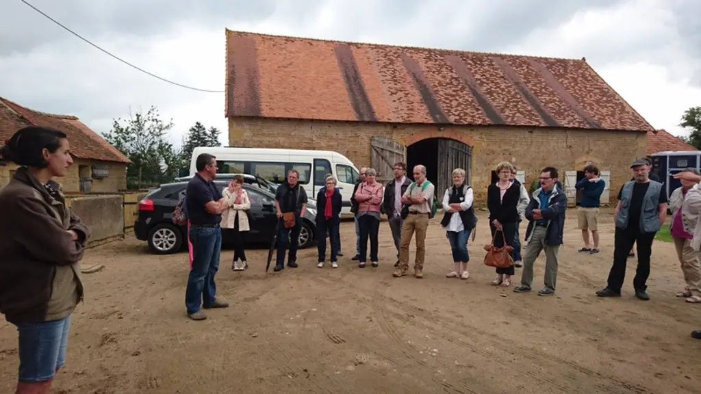 Une quarantaine de personnes ont conclu cette édition de Fromagora par la visite de deux exploitations caprines fermières : la Chèvrerie des Vifs chez