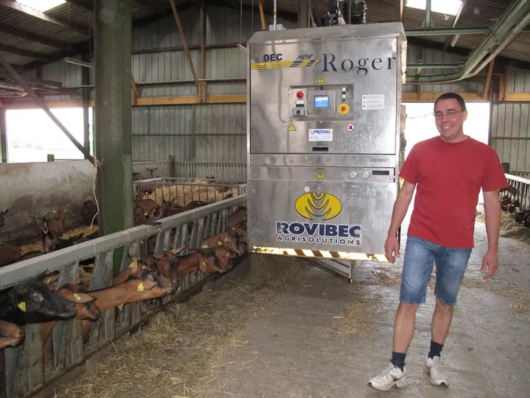 Laurent Audusseau : « Le robot a permis d’augmenter la production de lait et de réduire la durée et la pénibilité du travail ». © V. Bargain