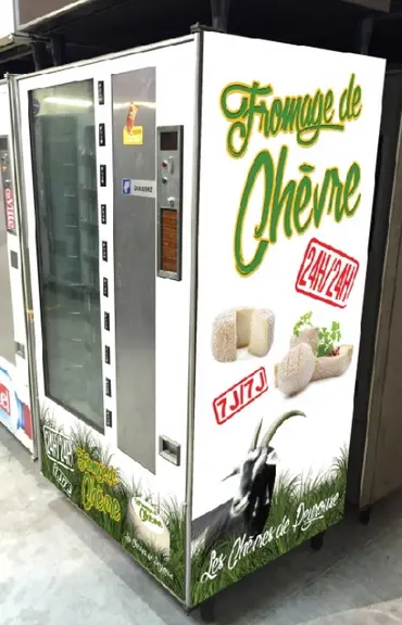Le distributeur permet au client de venir chercher du fromage tous les jours de 8 heures à 22 heures. © F. Thuault