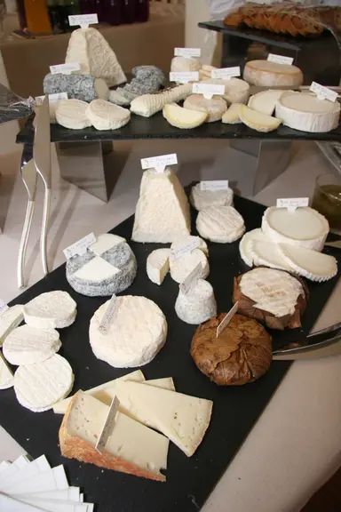 L'élevage caprin fournit des aliments riches en protéines et en calcium, porteur de la gastronomie française. © D. Hardy