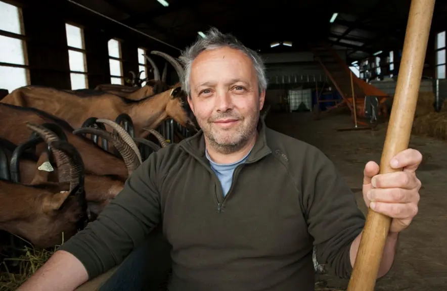 Jean-Pierre Perrey, éleveur de 50 chèvres dans la Haute-Garonne. © J.-P. Perrey