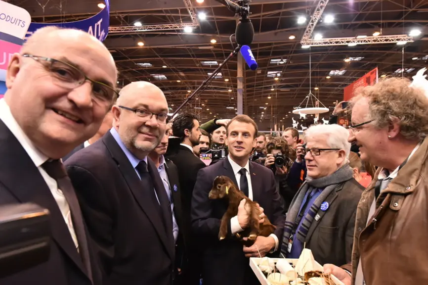 De nombreuses personnalités politiques se sont arrêtés à la chèvrerie pour échanger avec les responsables de la filière.  © F. Foucha/Ceneca