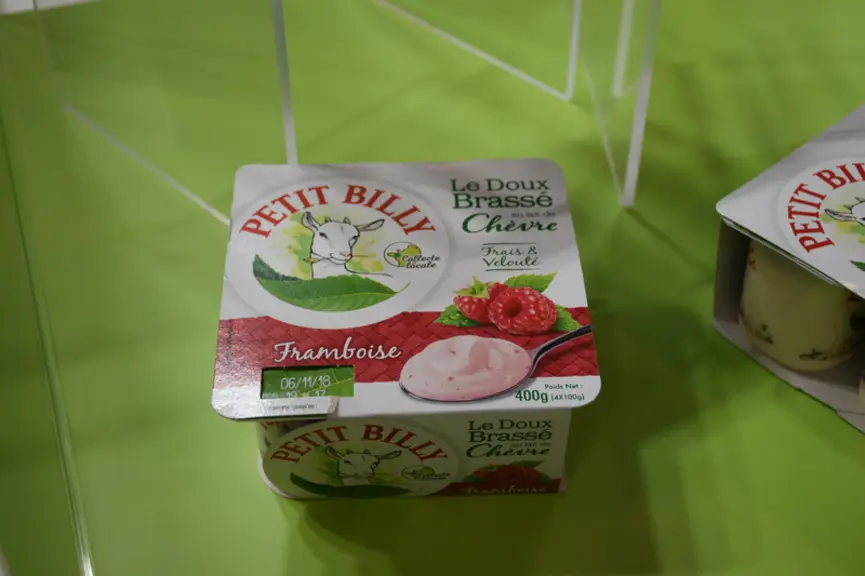 [A Détourer] Triballat Noyal lance ses yaourts brassés nature, framboise ou vanille au lait de chèvre sous la marque Petit Billy. © D. Hardy
