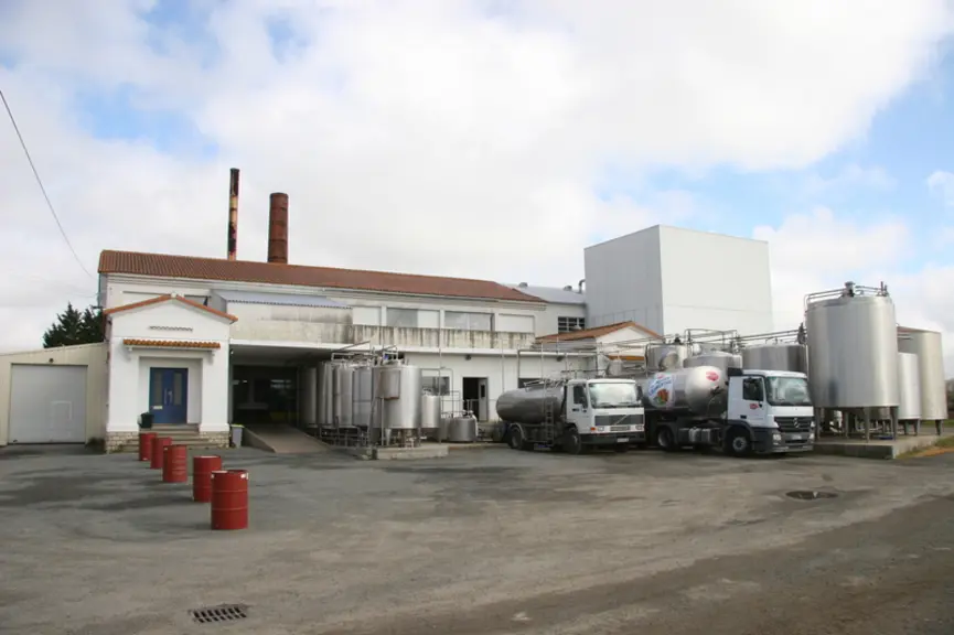 L’ULVV étudie maintenant la possibilité de séparer les composants du lait de chèvre, crème d’un côté et phases protéiques de l’autre, afin de les proposer à l’industrie agroalimentaire. © D. Hardy