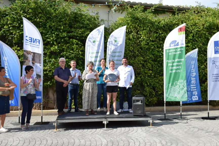 Le palmarès du concours a été annoncé par Laurence Gueit, fromagère fermière du Gard et présidente du concours, et Vincent Vergne, crémier fromager de