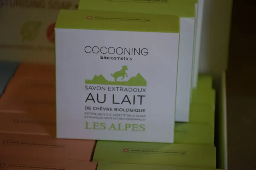 Du savon sans huile de palme est fabriqué à partir du lait de la ferme. © D. Hardy