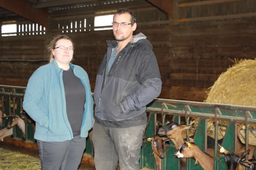 Arnaud et Audrey Beaucourt ont fait le choix de ne pas reprendre la société des cédants mais de créer leur propre Gaec. © V. Bargain