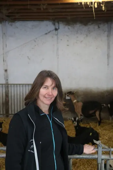 Cathy Berthet est une pionnière en matière d'élevage de la chèvre des Savoie. Elle a réussi à faire reconnaître cette production dans une région très