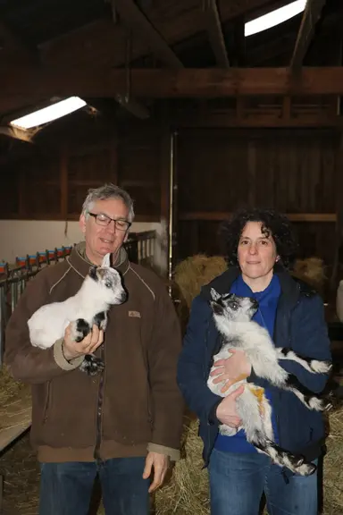 Frédéric et Elsa Bencteux ont souhaité renforcer les aptitudes rustiques de leurs chèvres en absorbant de la chèvre de Lorraine. La production laitièr