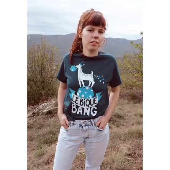 Les tee-shirts sont disponibles en différentes tailles et coloris.  © Le myrtillier