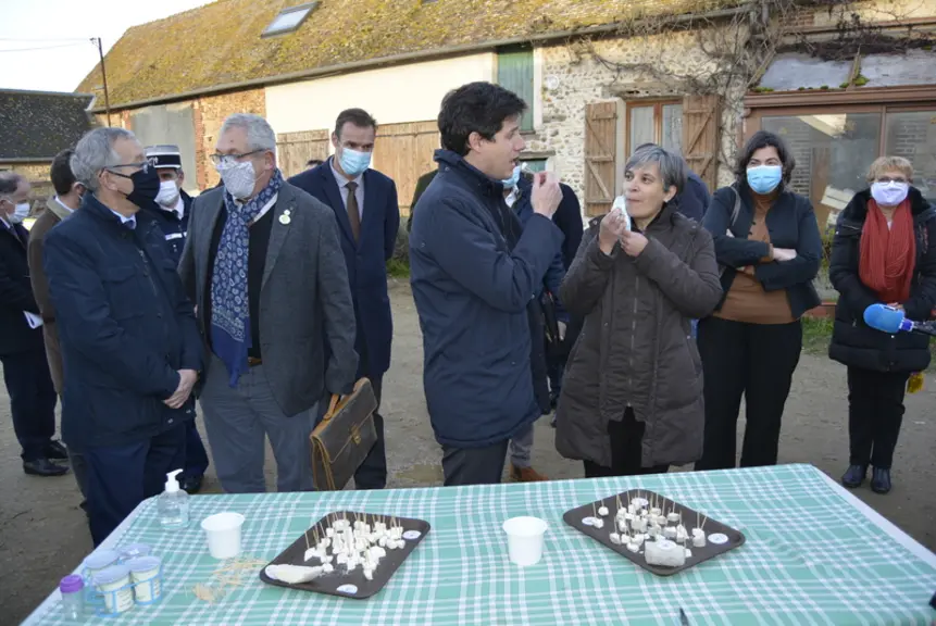 Pour la famille Buisson, la visite du ministre est une « récompense, qui souligne un travail de longue haleine ». © L. Geffroy