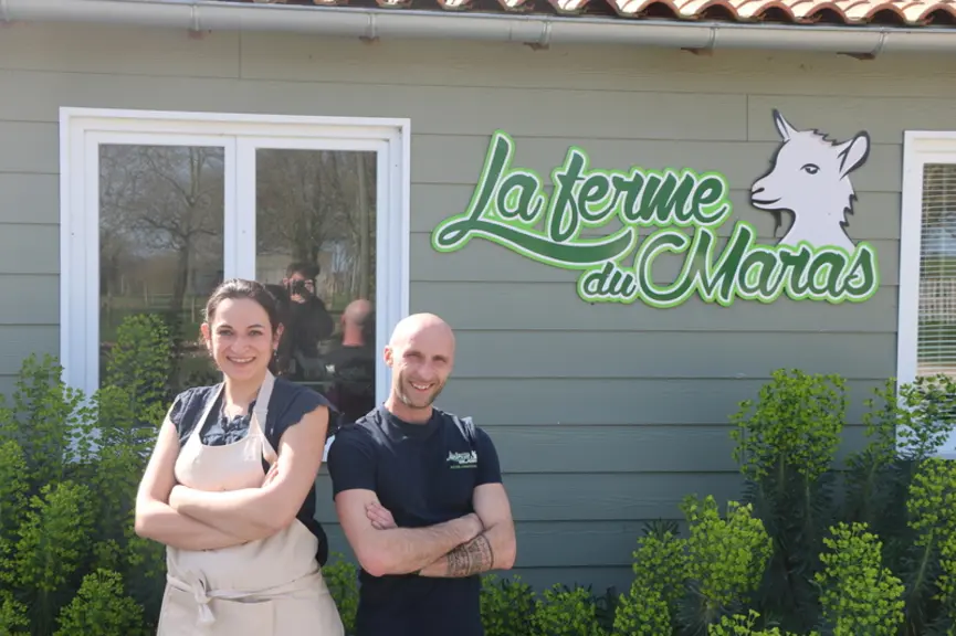 Emmanuelle Rapaud et Arnaud Gauvreau, les cousins et associés de la ferme du Maras, multiplient les canaux de commercialisation et misent sur l'ouvert
