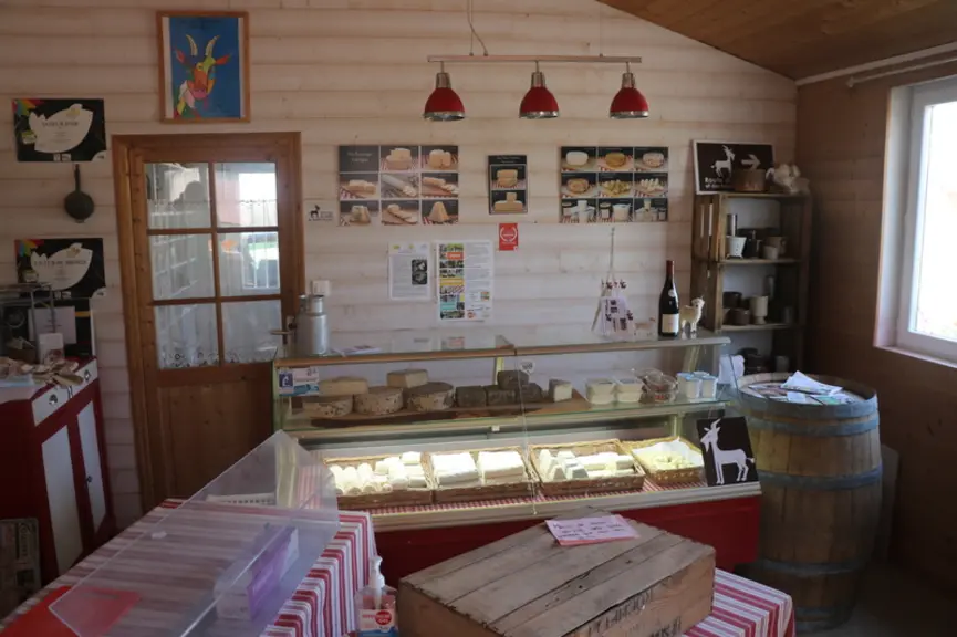 Avec le Covid19, l'accueil des clients à la ferme s'est adapté mais les associés ont beaucoup de projets pour l'avenir. © B. Morel