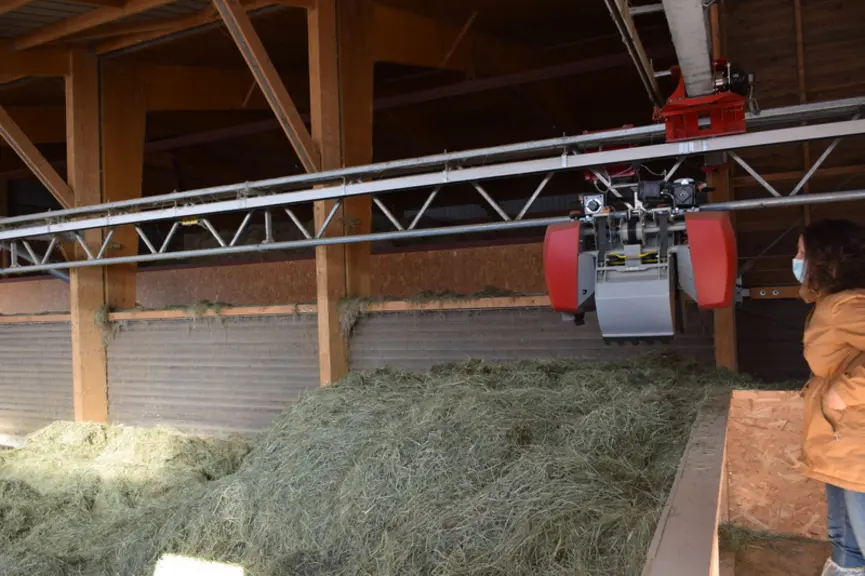 Lae séchage en grange permet de faucher une prairie à un stade plus précoce, avec plus de souplesse sur la fenêtre météorologique par rapport au foin