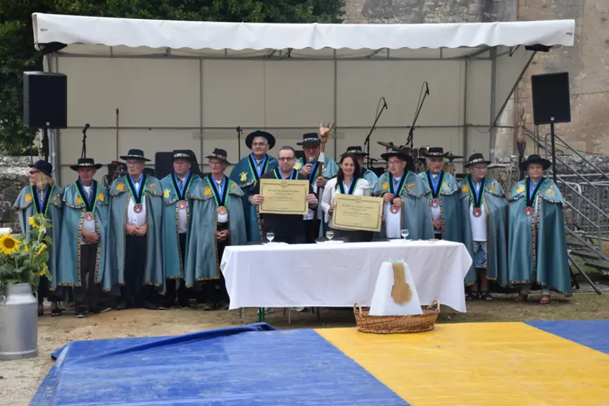 Les membres de la confrérie du Pouligny Saint-Pierre ont intronisé Temanuata Girard, vice-présidente de la région, déléguée à l’agriculture et l’alime