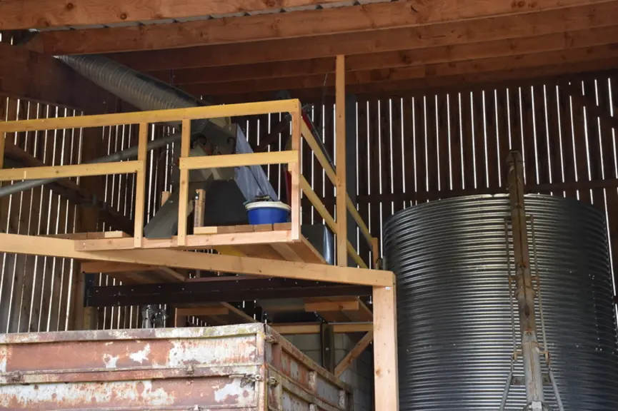Un outil développé par la société Ovium (Loire) de toastage de féverole à la ferme est testé à la ferme des Cabrioles. L’essai est suivi par l’ADG de l’AOP, la chambre d’agriculture de l’Indre et l’institut de l’élevage. 