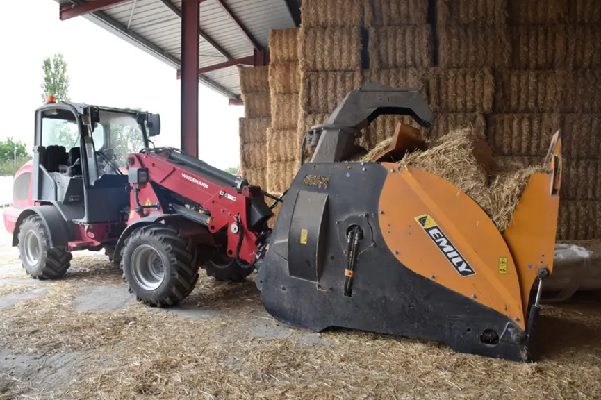 Pour l’élevage, un valet de ferme fait tout : paillage, curage, approvisionnement de la cuisine…