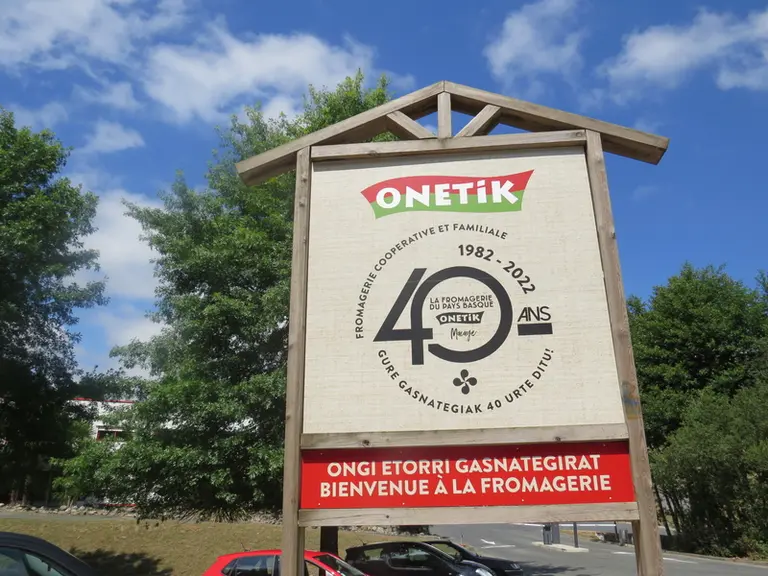 La coopérative Berria et la fromagerie Onetik fêtent leurs 40 ans et confirment leur diversification dans les produits laitiers au lait de chèvre.