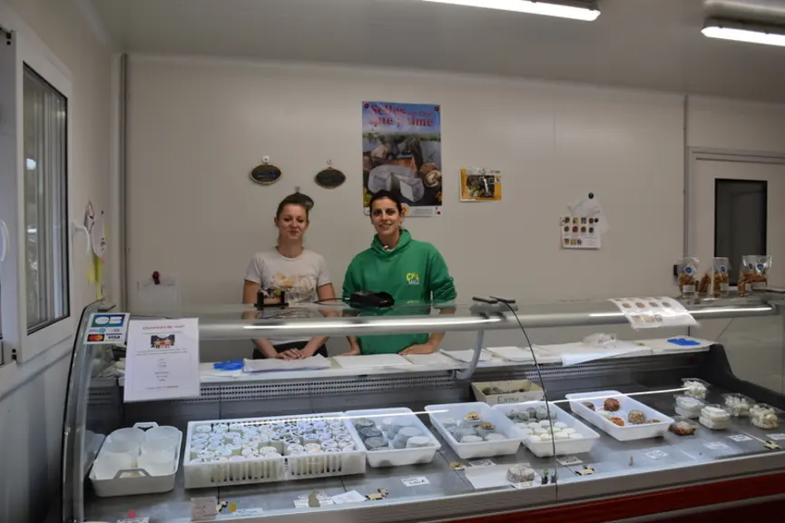 Le magasin à la ferme est ouvert quatre après-midi par semaine, à partir de 16h, et attire de nombreux clients des communes avoisinantes.