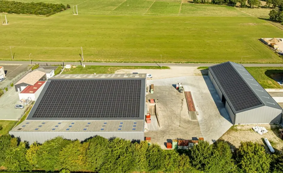 Le groupe IEL (initiatives et énergies locales), avec sa filiale études et installations, propose d’accompagner les agriculteurs avec les bâtiments solaires.