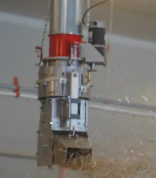 Le distributeur de paille automatique stationnaire et rotatif Strohmatic Air ASD (brevet déposé) de Schauer est intelligent et particulièrement économique.