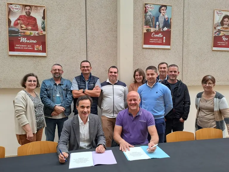 Signature de l'accord-cadre