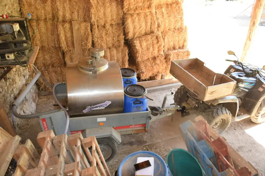 tank à lait sur remorque