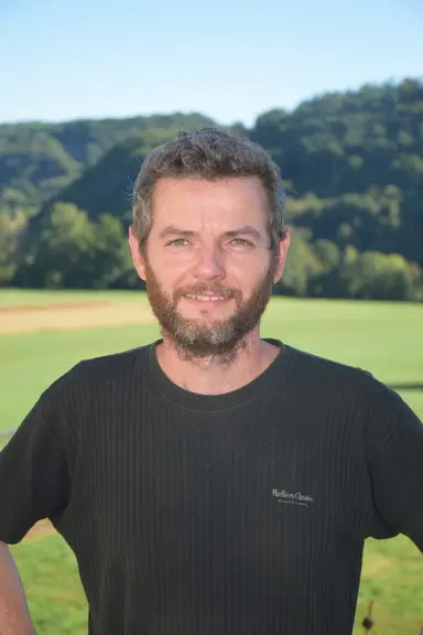Matthieu Alazard, éleveur en Gaec en Aveyron