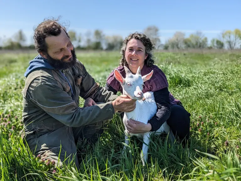 Laetitia et Fabien et une chevrette