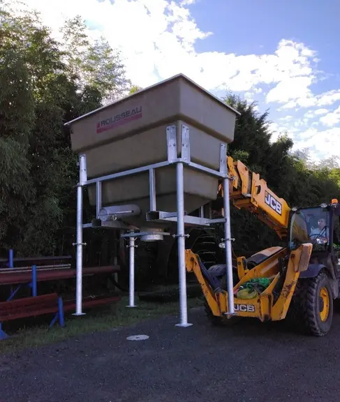 <em class="placeholder">trémie transportable

</em>