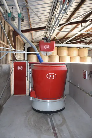 <em class="placeholder">Robot d'alimentation Lely Vector dans un élevage de chèvres</em>