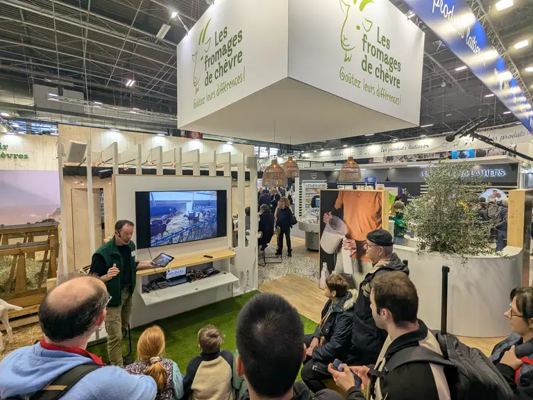 Stand des fromages de chèvre lors du salon de l'agriculture 2026