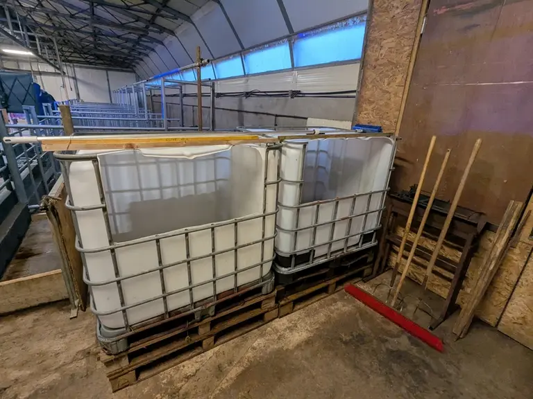 <em class="placeholder">Deux cuves de mille litres transformées en nurserie pour chevreaux</em>