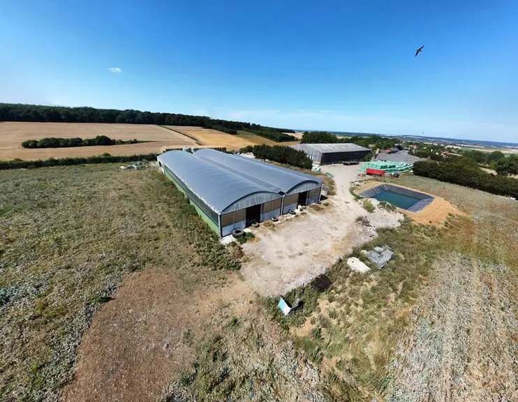 <em class="placeholder">Chèvrerie vue de drone </em>