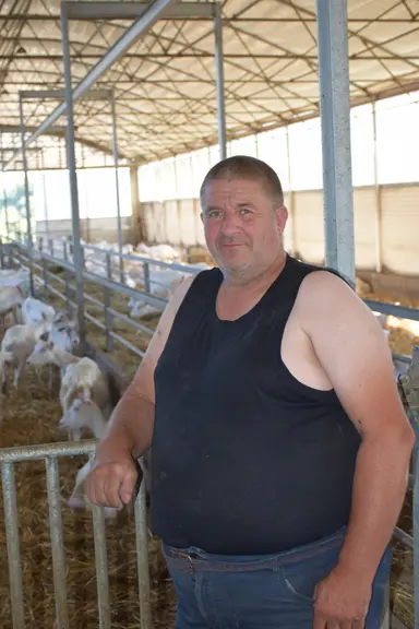 <em class="placeholder">Florent Lievin dans la chèvrerie </em>