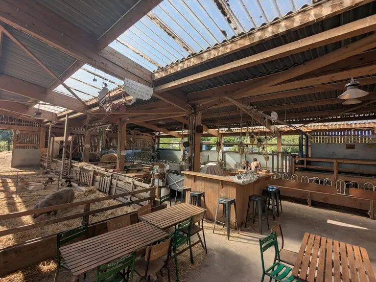 Intérieur de la chèvrerie