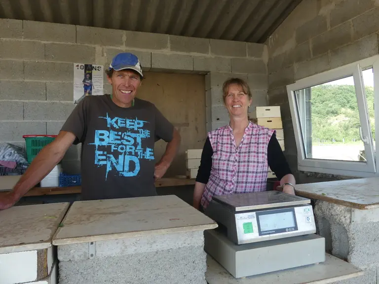 Christine et Jean-Louis Chizat tissent un vrai relationnel avec leurs clients et n’hésitent pas à partager sur les différents modes de production qu’i