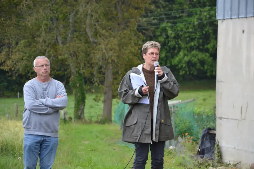 Claire Gouez, conseillère à la chambre d’agriculture du Finistère, et Jean-Michel Collet (Caté)  testent des systèmes bas intrants qui réduisent l’usa