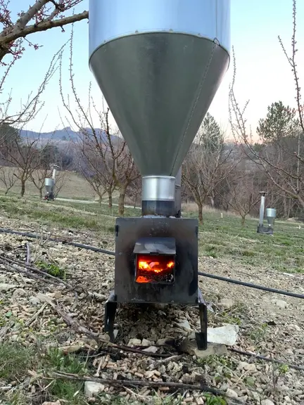 L’autonomie des chaufferettes  Viti-chauffe est estimée à 13 h avec des granulés de bois.