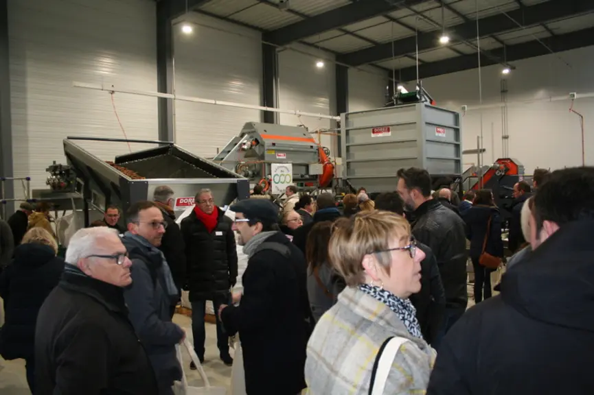 Encore en travaux, la légumerie bio de la Coopérative Bio d’Ile-de-France, située sur l’Ecopôle de Sénart à Combs-la-Ville (Seine-et-Marne), a enfin é