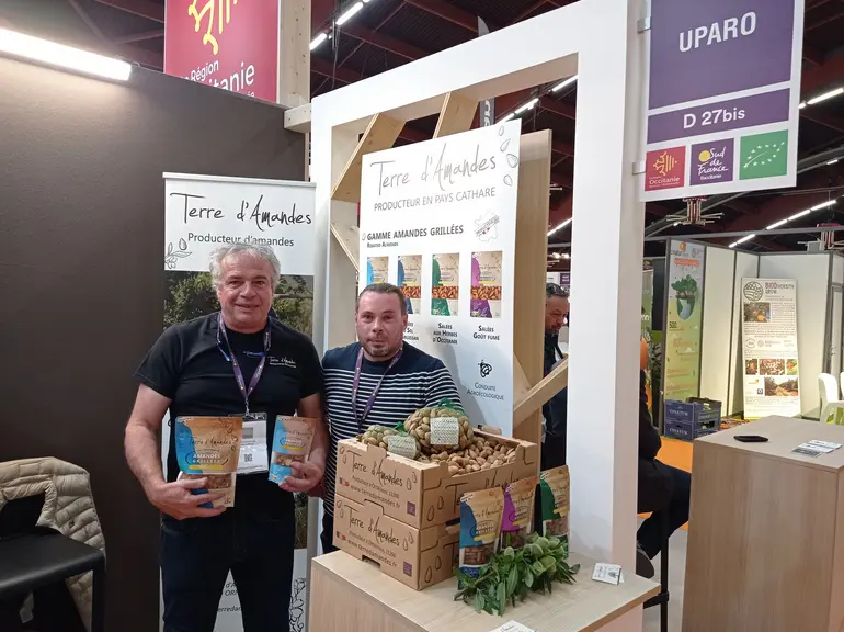 salon Medfel, producteurs d'amandes Marc et Julien Berthomieu, père et fils, de Terre d'Amandes