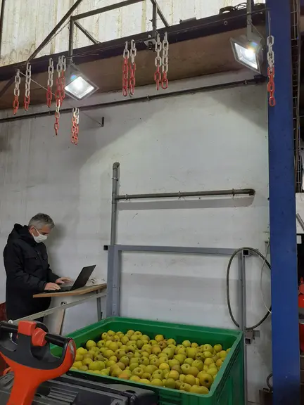 La caméra de l'outil Pixfel© NG photographie les fruits et transmet les résultats au smartphone ou à l'ordinateur.
