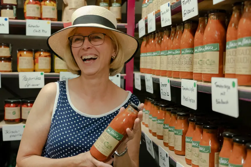 Heike Fehmet transforme les légumes de la ferme et  propose 140 références différentes.