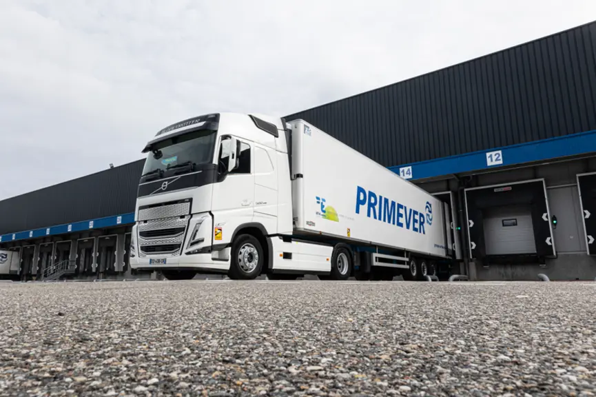 Des camions Primever sont toujours disponibles pour assurer l’enlèvement des livraisons.