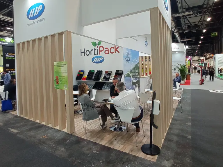 Autre vue du stand de l'équipementier ILIP sur le salon Fruit Attraction en 2024, mettant l'accent sur ses solutions pour l'horticulture.