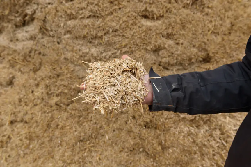 Environ 500 tonnes de menues pailles seront valorisées chaque année par le méthaniseur, ce qui contribue par ailleurs à maîtriser le salissement des parcelles.