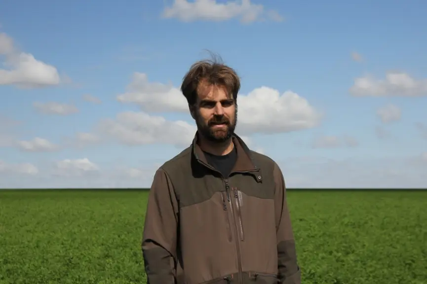 « Les 3 mètres de large de la bande non fauchée représentent un bon compromis en limitant le salissement de la parcelle », apprécie Jean-Baptiste Prévost.